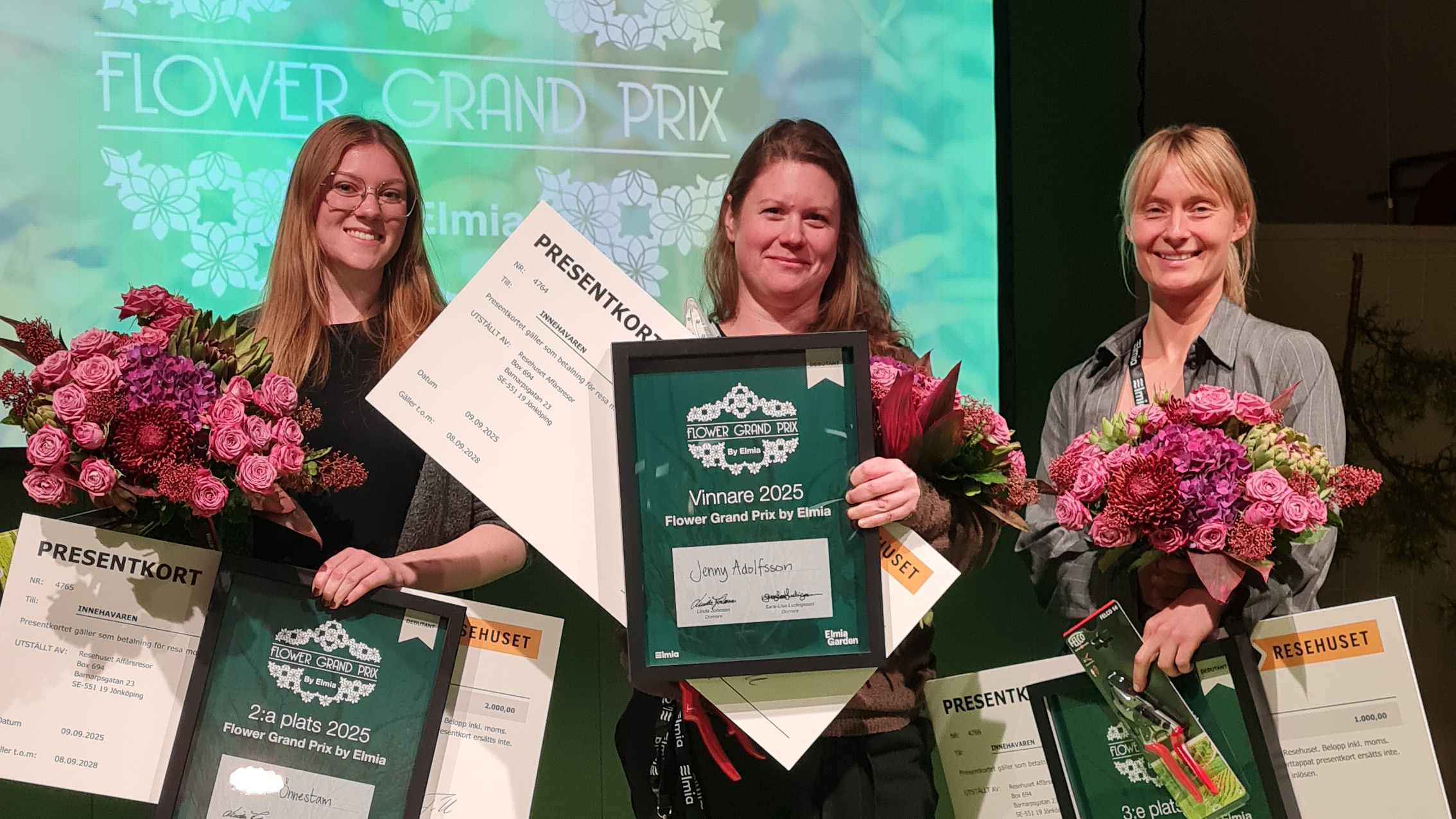 Topp tre i Flower GRand Prix's debutantklass 2025 - fotade på scenen vid prisutdelningen