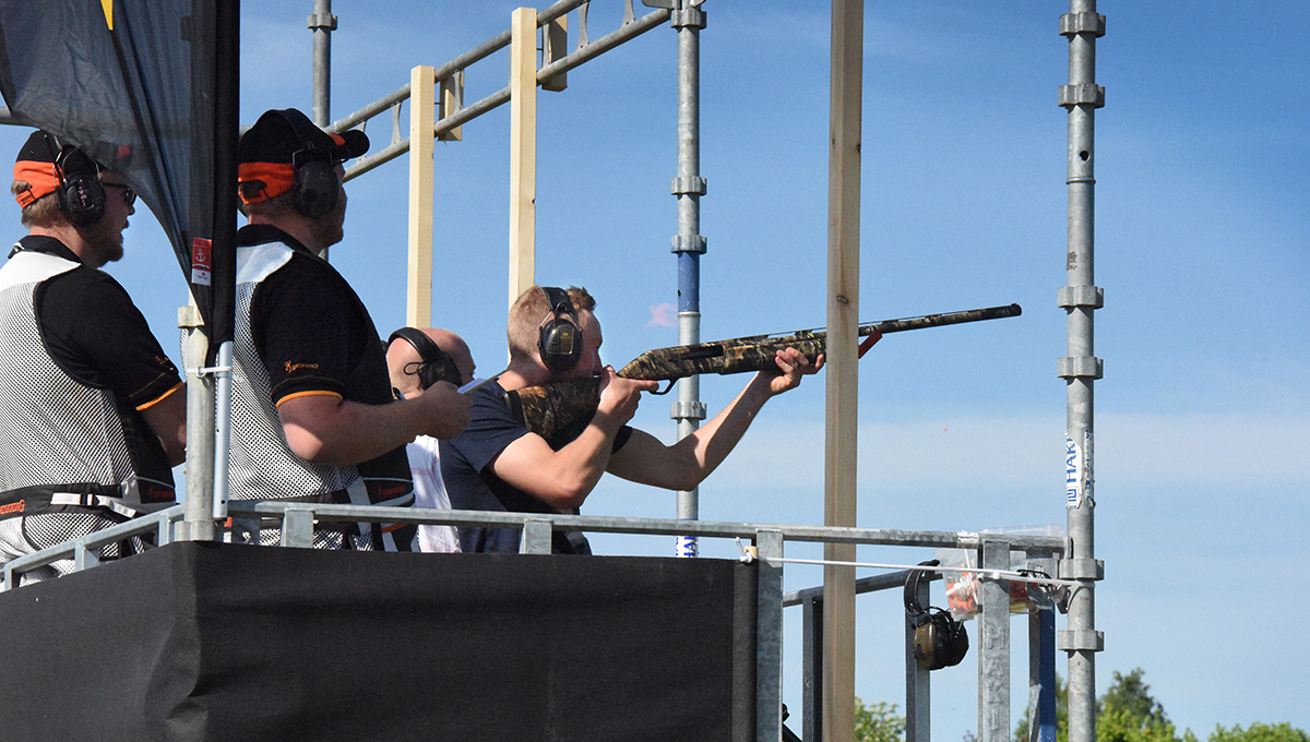 Prova flera olika sorters skytte på mässan