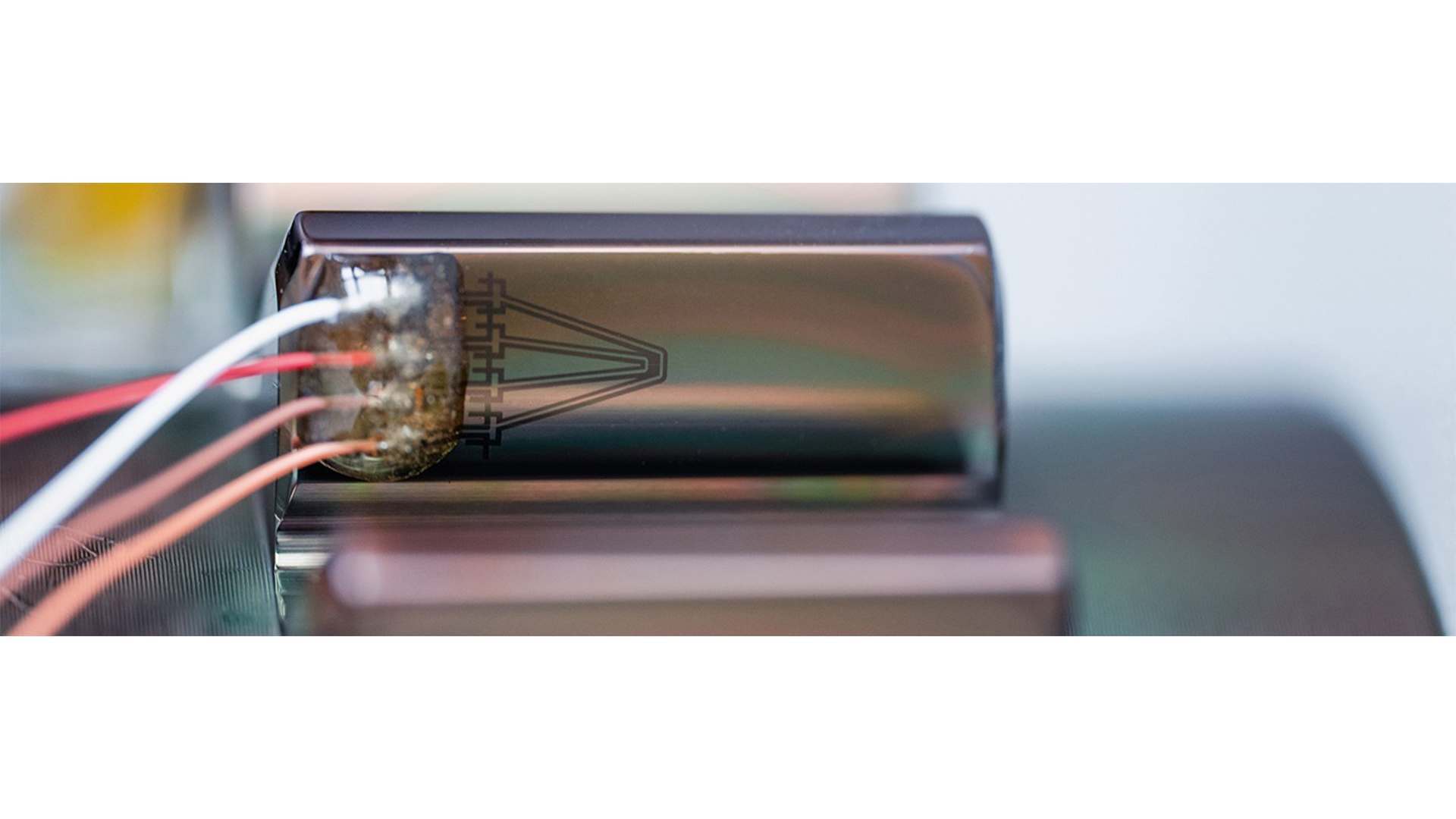 Gear with thin-film temperature sensors