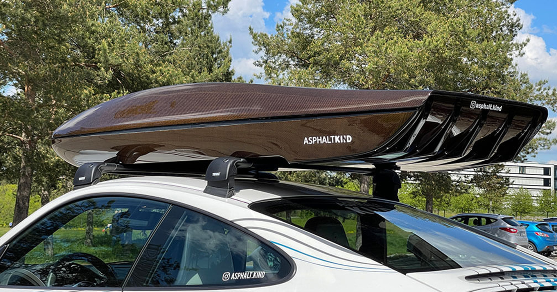 Roof box made from a natural fibers composite