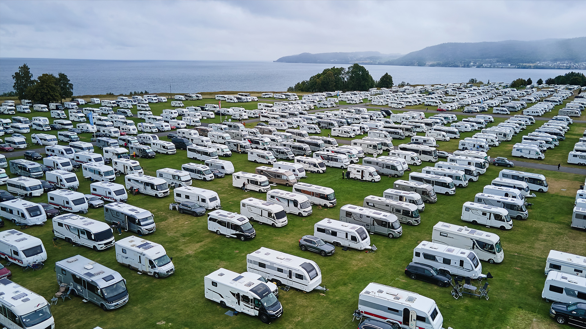 Vill du bo på mässcampingen?