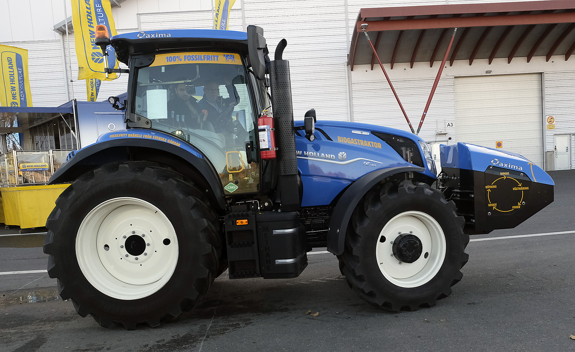 Traktorn drivs med  gårdens egen biogas
