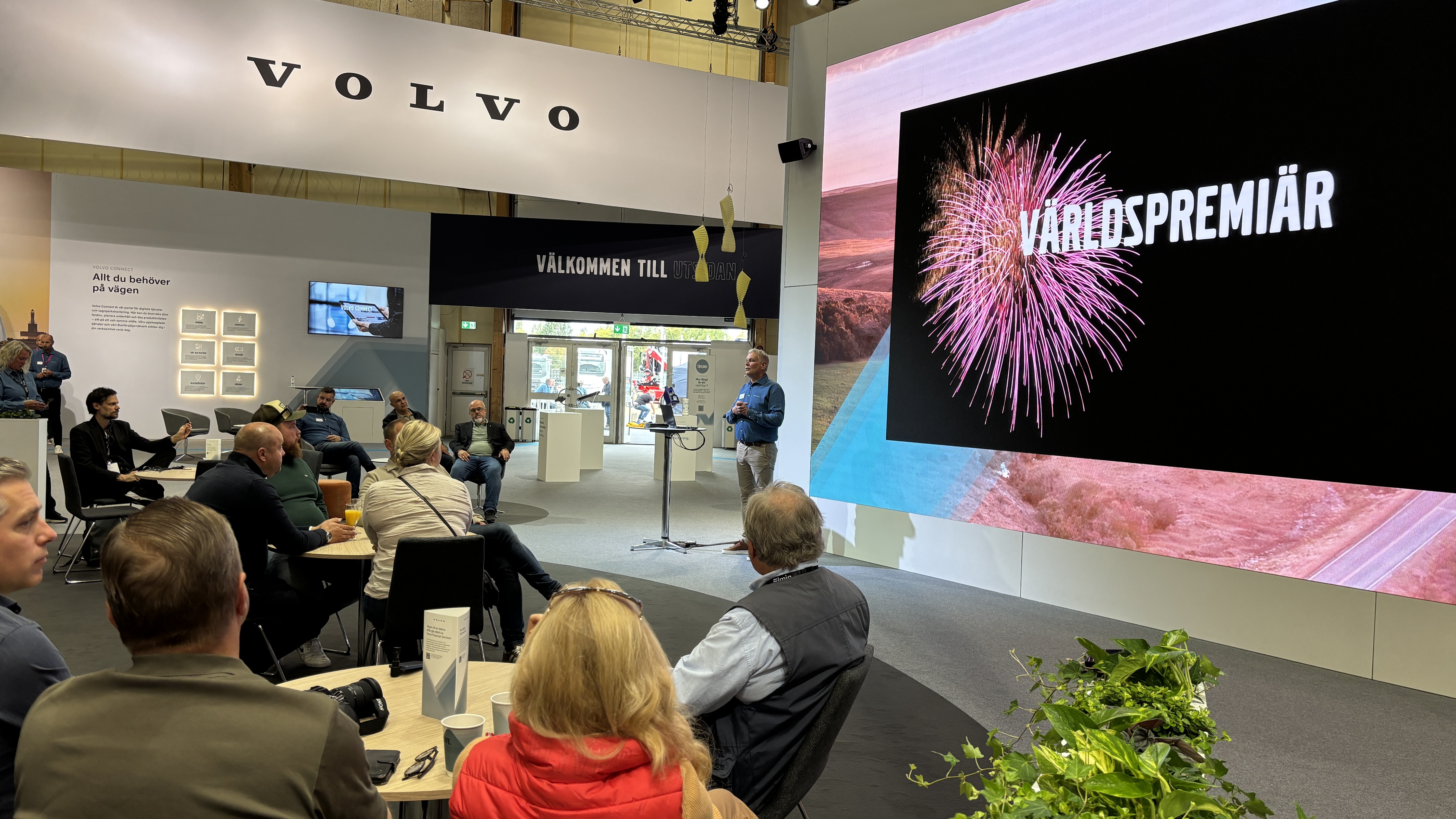 Två världspremiärer i Volvo Lastvagnars monter