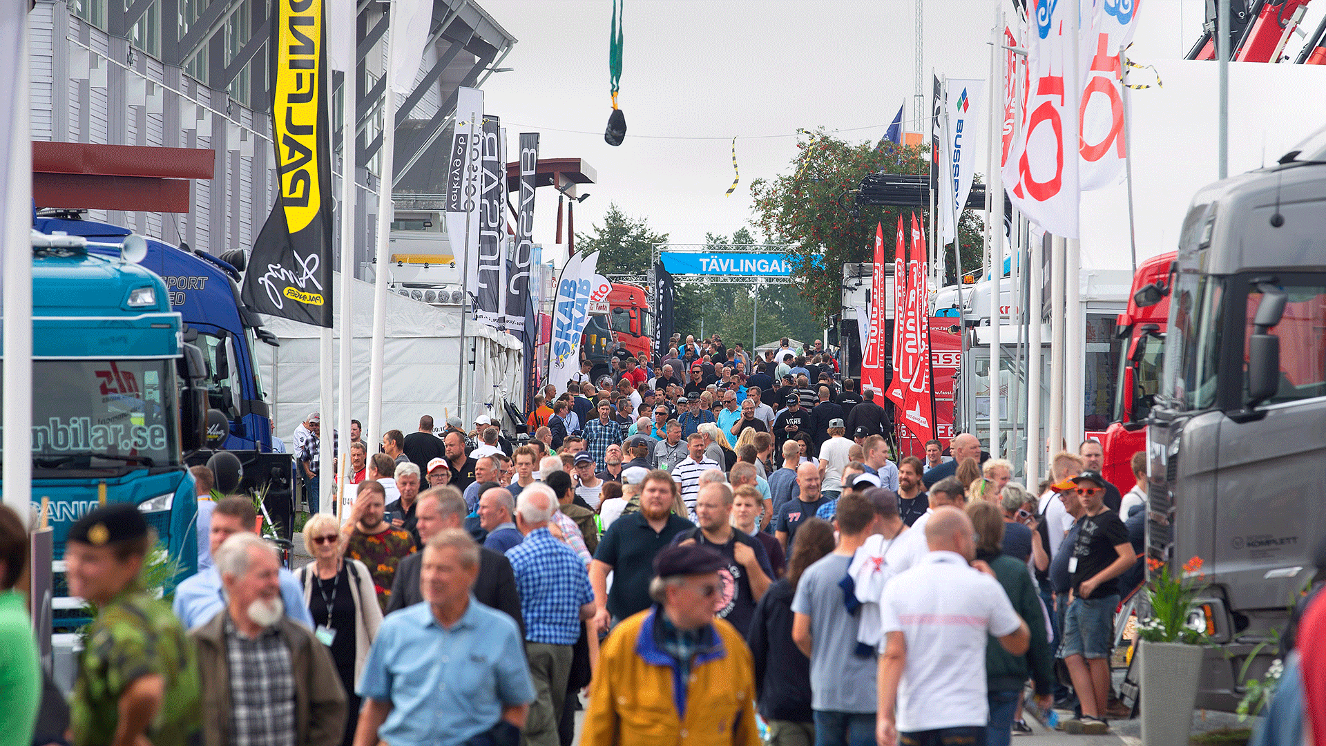 /globalassets/bilder/massor/lastbil/nyheter/mycketfolk-utomhus_1920x1080.gif