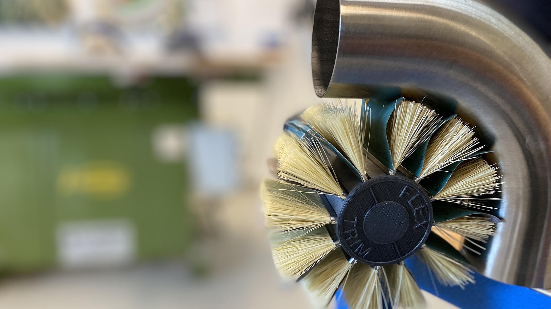 Flex Trim A/S visar patenterade lösningar för slip och avgradning på Elmia Plåt 14-17 maj