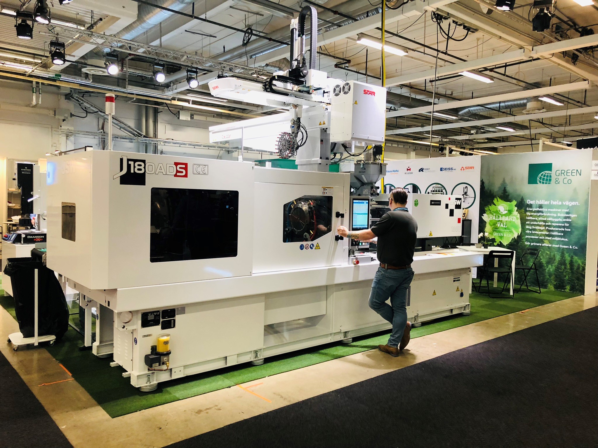 ”Vi hade bra besök och det var mycket folk i montern”