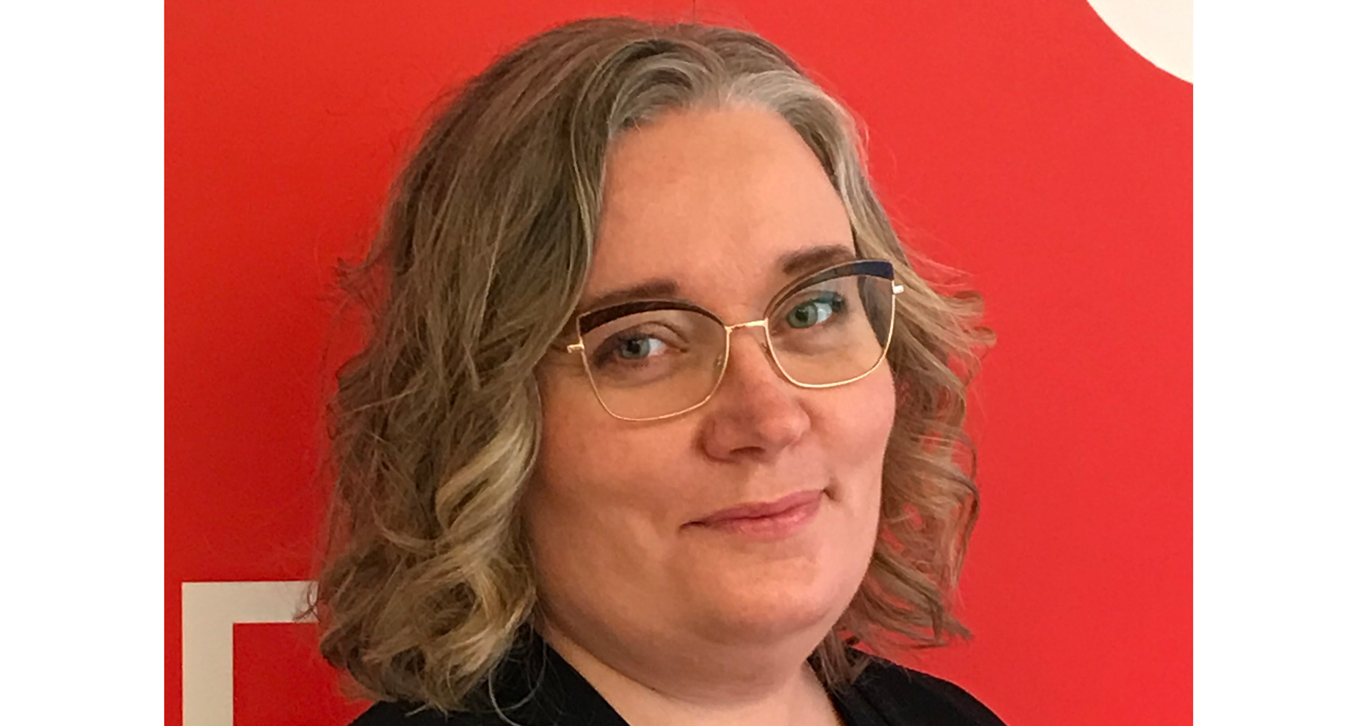 Två helt nya affärer klara