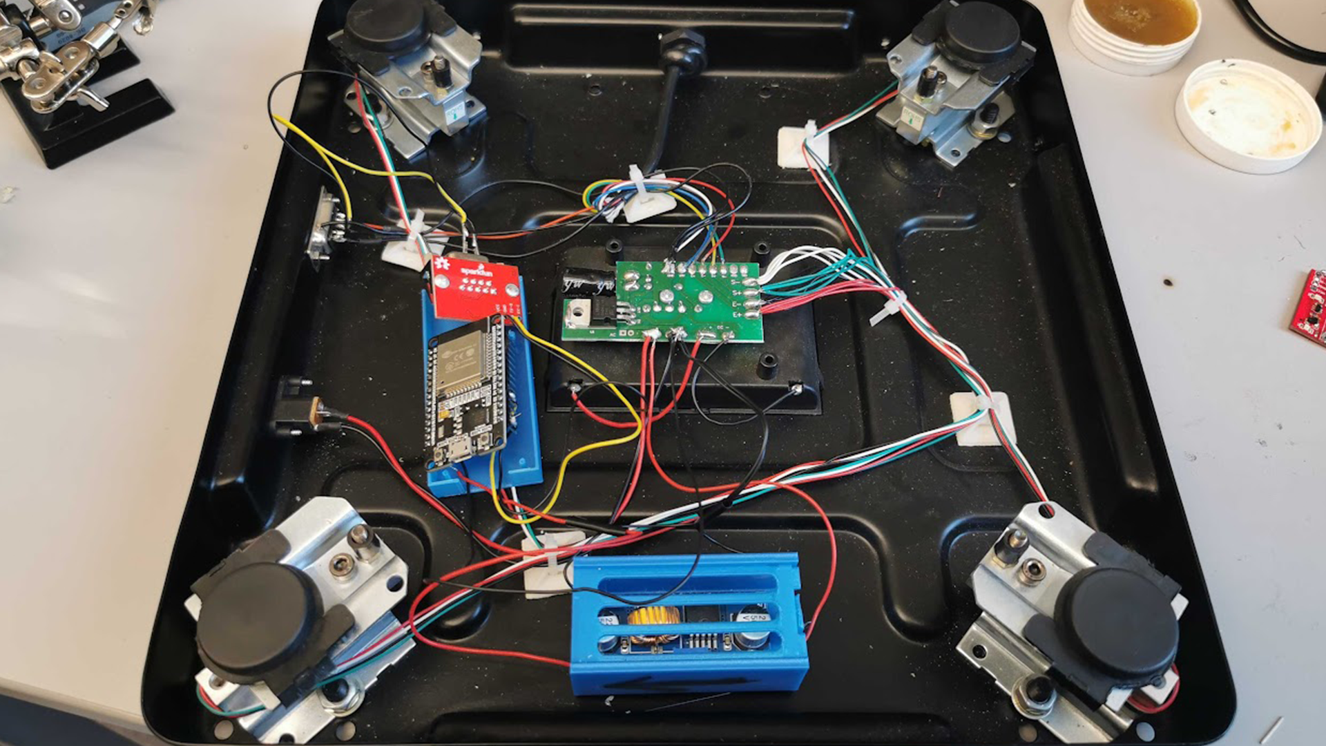 /globalassets/bilder/massor/subcontractor/2022/tech-arena/iot-labs---linneuniv/iot-labs1.png