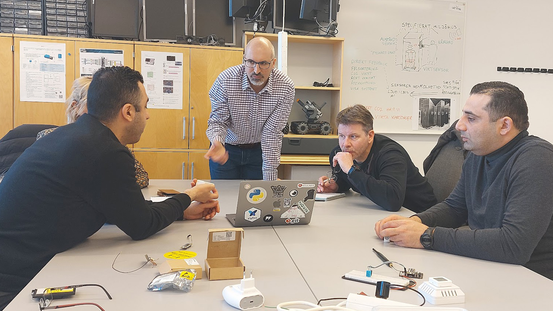 /globalassets/bilder/massor/subcontractor/2022/tech-arena/iot-labs---linneuniv/iot-labs5.jpg