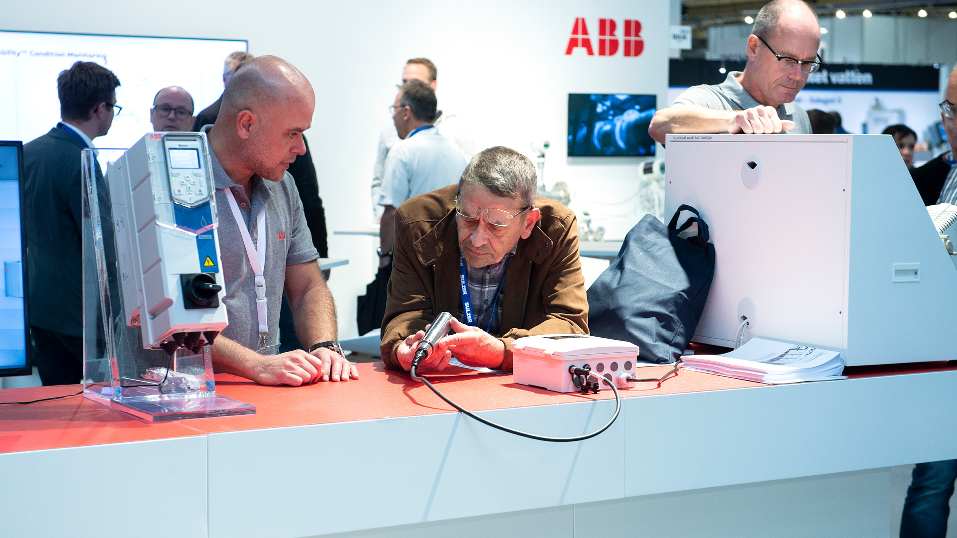 Följ oss på social medier!