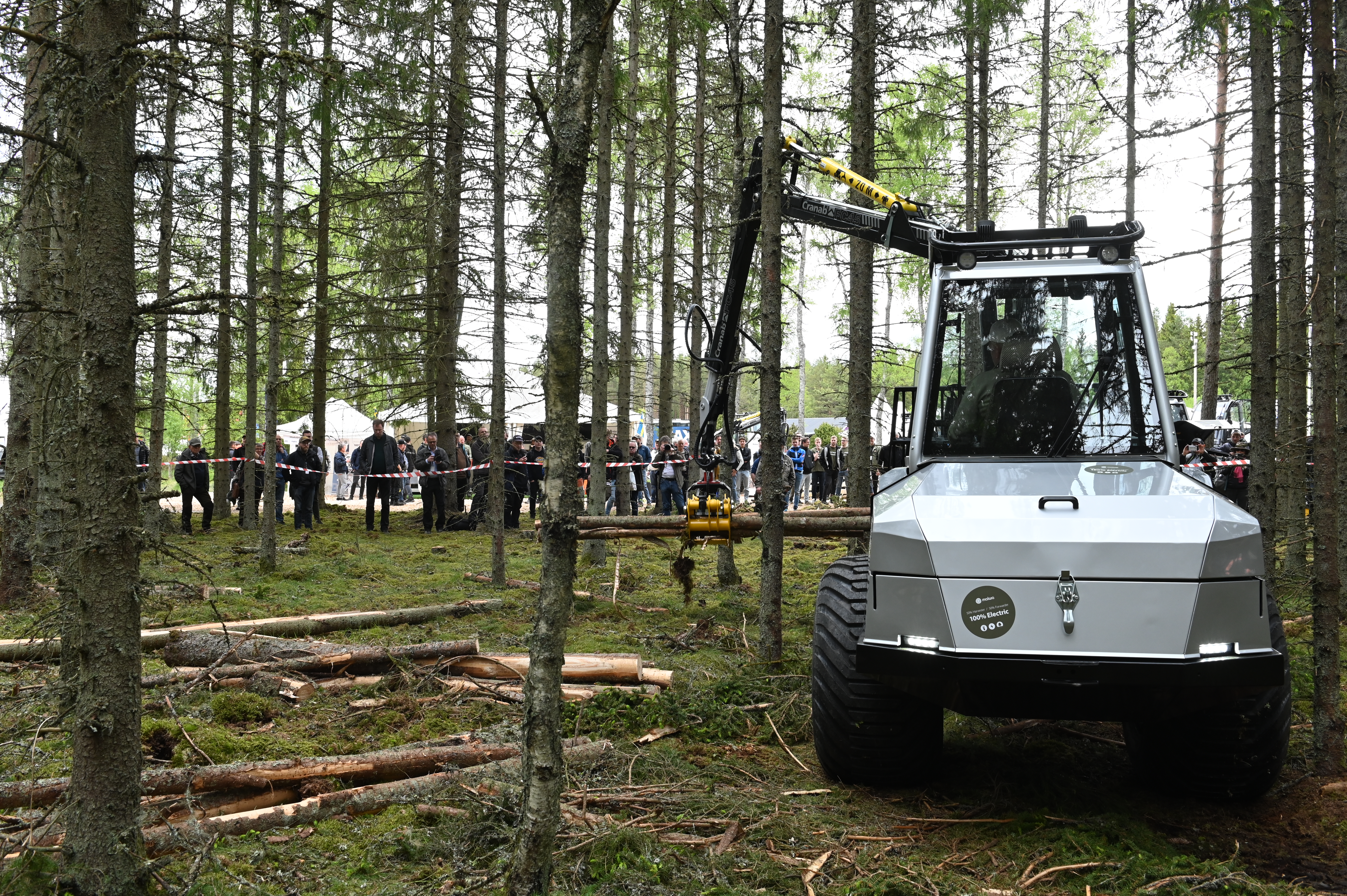 Battery-powered combi machine and new “big” harvesting head attract the crowds at Malwa’s stand
