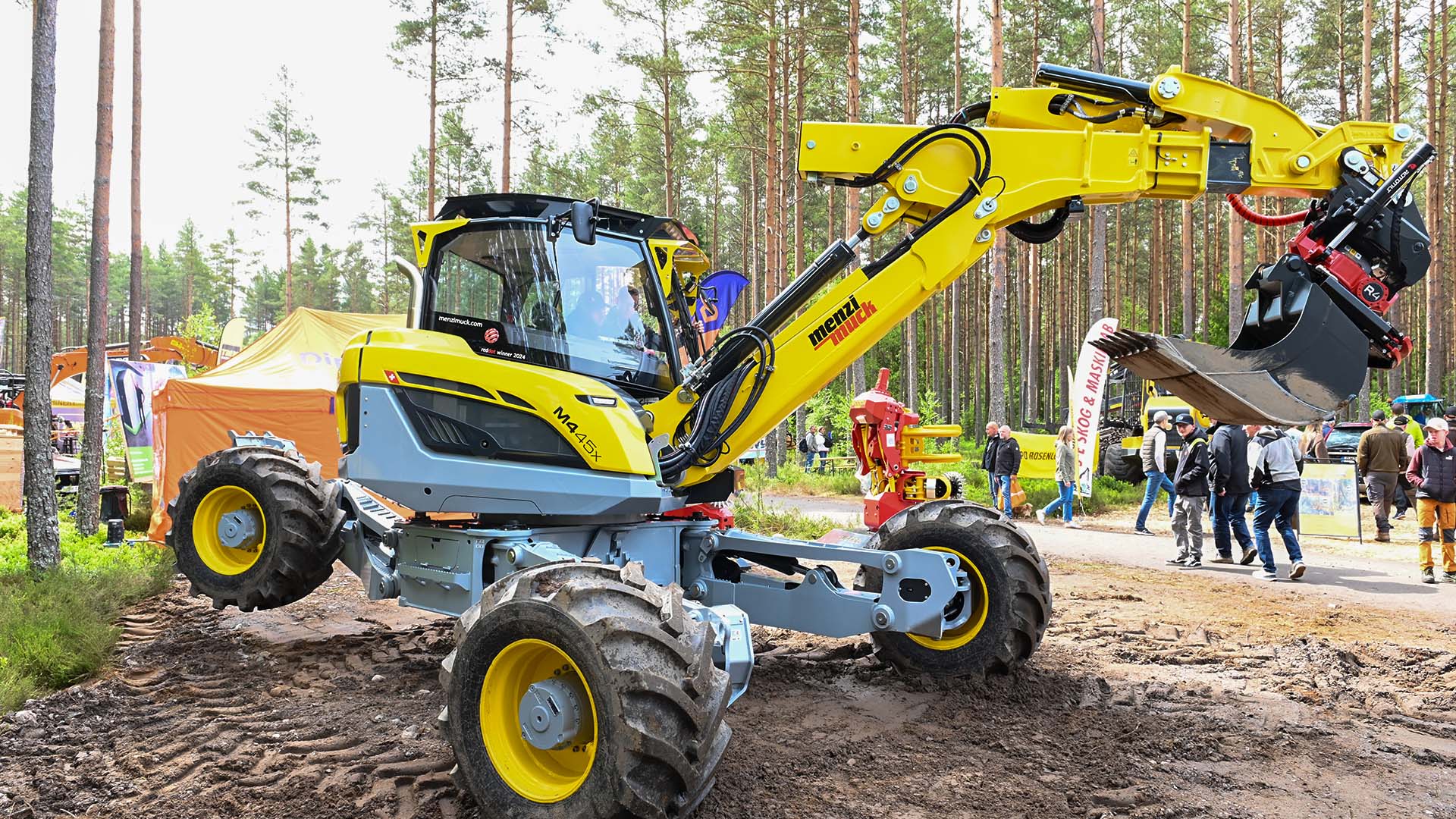 Spektakulär redskapsbärare från Menzi Muck